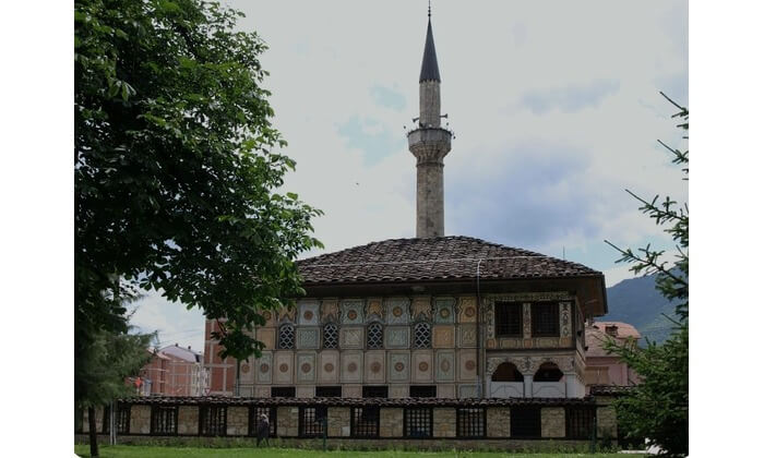 Alaca-Mosque-A-Historic-Islamic-Landmark-in-North-Macedonia2